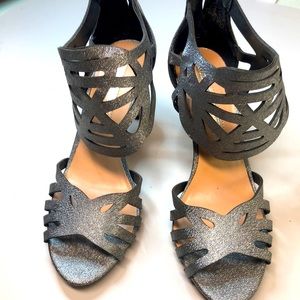 Super cute with some sparkle high heeled shoes in excellent preowned condition.
